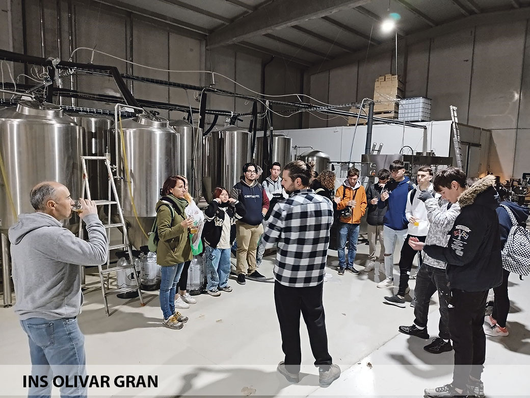 [#FIGUERES] Els alumnes d’hostaleria de l’<a href="/OlivarGran/">Institut Olivar Gran</a> creen la seva pròpia cervesa artesana.

📍 La cervesa d’Escola Oh! —així s’anomena— s’ha fet amb el suport de Limbik Co., l’empresa empordanesa dedicada a elaborar cervesa artesana. 

🔗 ow.ly/F9ox50MfepM
