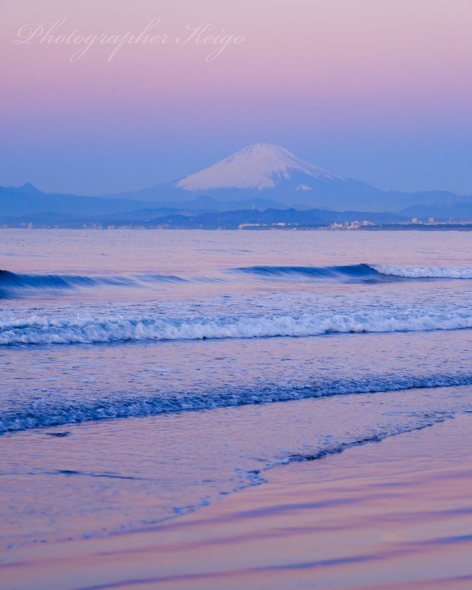 湘南の朝❣️ 穏やかな湘南の海の朝でした。 ルーズベルトと紅富士