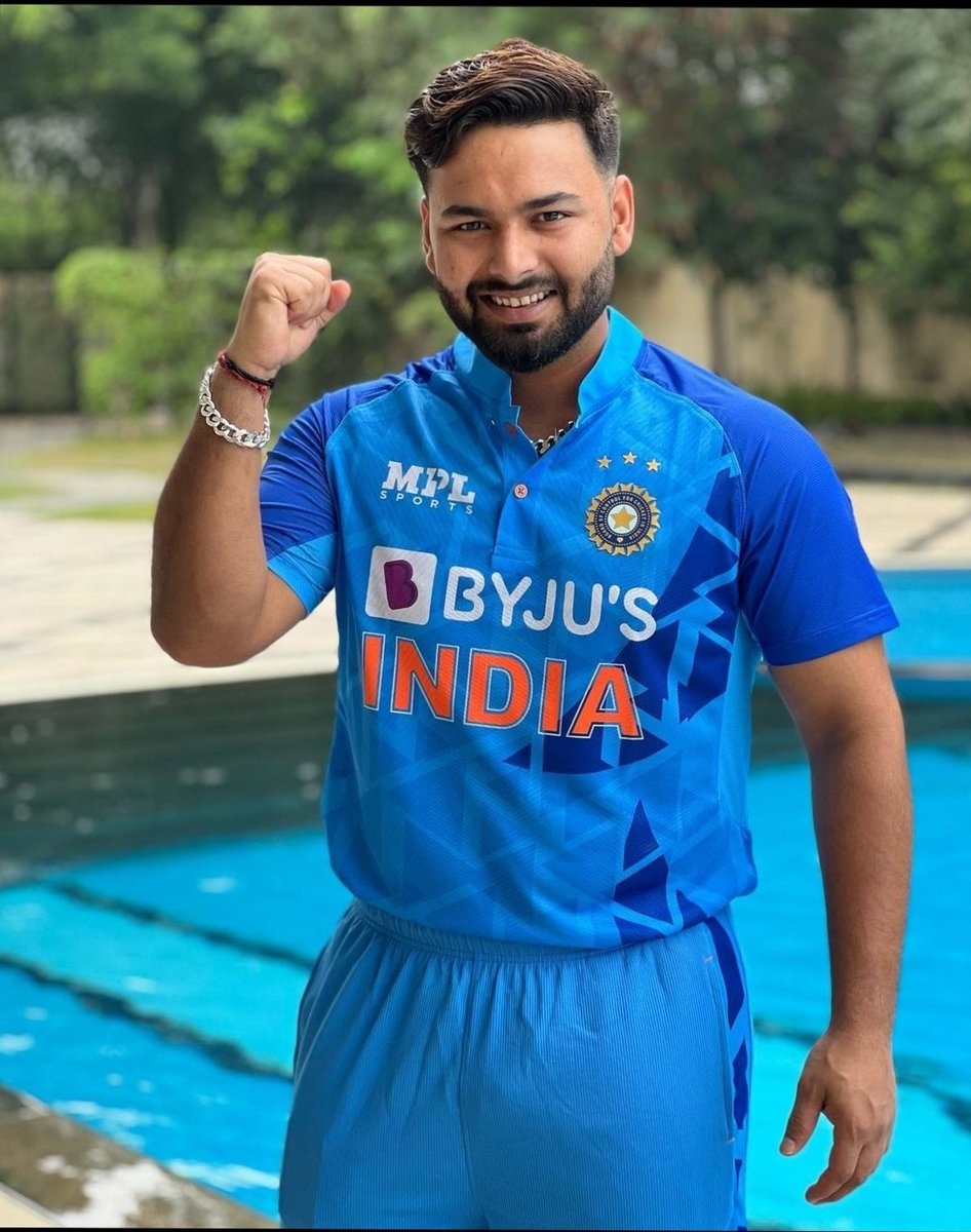 Pal756591's tweet photo. I pray for his good health and well being..🙏🏽 Get well soon champ..❤️#Rishabhpant17 https://t.co/G964KPX60R