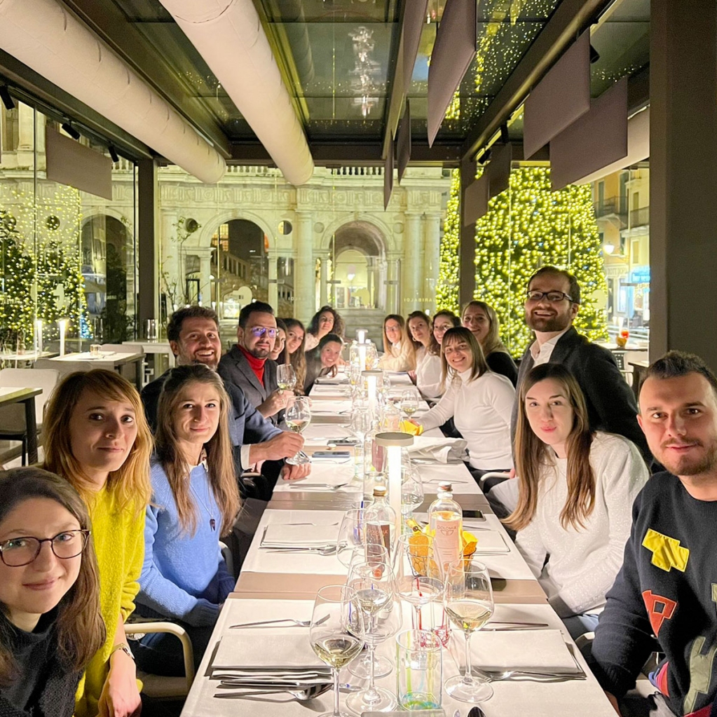 DiscoupCom's tweet image. Ti sei sempre chiesto chi c'è dietro a Discoup? Ecco il nostro team! 💚

Tutti noi ti auguriamo delle gioiose festività e un sereno e prosperoso 2023 ✨️