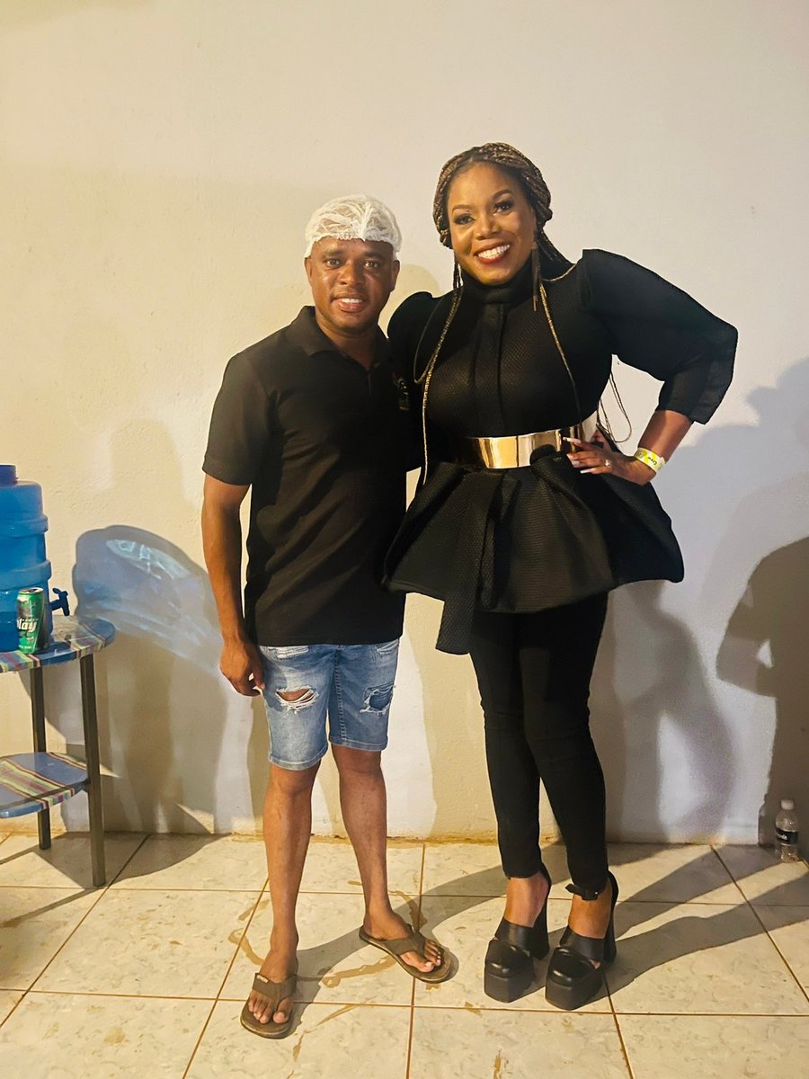 manenzhe_samuel's tweet photo. With Phalapha FM Presenter Rofhiwa Nethengwe
You are amazing soul
#TT40
#manenzhetradingenterprise
#Famouscaravana
#Phalaphalafm https://t.co/Rn2B0MbPPp
