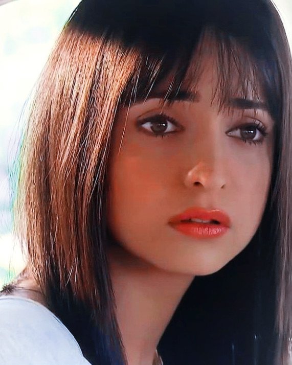 sanayaxslays's tweet photo. This haircut of Myra is my fav hairstyle of Sanaya ❤️
#9yearsofrangrasiya
#Sanayairani
#Rangrasiya #parvathyrudra #paro #parud #sanish https://t.co/1FCAb8BQ16