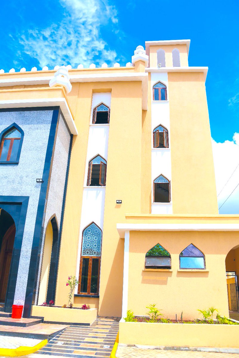 It is humbling to see how Muslims love and respect Sheikh Abdirashid Sheikh Ali Sufi, one of the best Islamic scholars and reciter of the Holy Quran. It’s was an honor to pray with him this Friday afternoon at Masjid Hanbal, South C. <a href="/Abu_madrood/">محمد ءمر حاج</a> <a href="/AwJeffers/">Mohamed Jaafar</a> <a href="/shukri_churicha/">Shukri Ole Churicha 🇵🇸 🇵🇸 🇵🇸 🇵🇸 🇵🇸 🇵🇸</a>