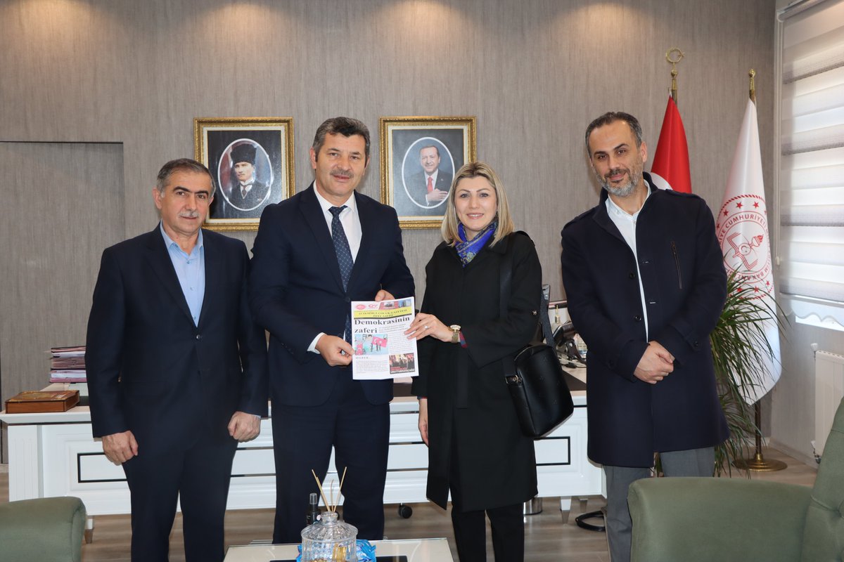 15 Temmuz Şehit Yavuz Birol Ortaokulu Müdürü Sn. Bahri Bayır, Müdür Yrd. Sn. Mehmet Aziz Dalan ve Türkçe Öğretmeni Sn. Demet Sakarya  Müdürümüz Sn. Ahmet Özdemir'i ziyaret ederek kendisine öğrencilerimiz tarafından hazırlanan 15 Temmuz Çocuk Gazetesi Özel Sayısı'nı takdim etti.