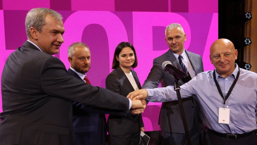 Tsihanouskaya's tweet photo. Democratic Belarus stands more united than ever. In 2022, we created the United Transitional Cabinet to defend our independence &amp; sovereignty, restore the rule of law &amp; secure democratic change. I am impressed by the hard work of our Cabinet members &amp; we're just at the beginning! https://t.co/0uubT2tK5A