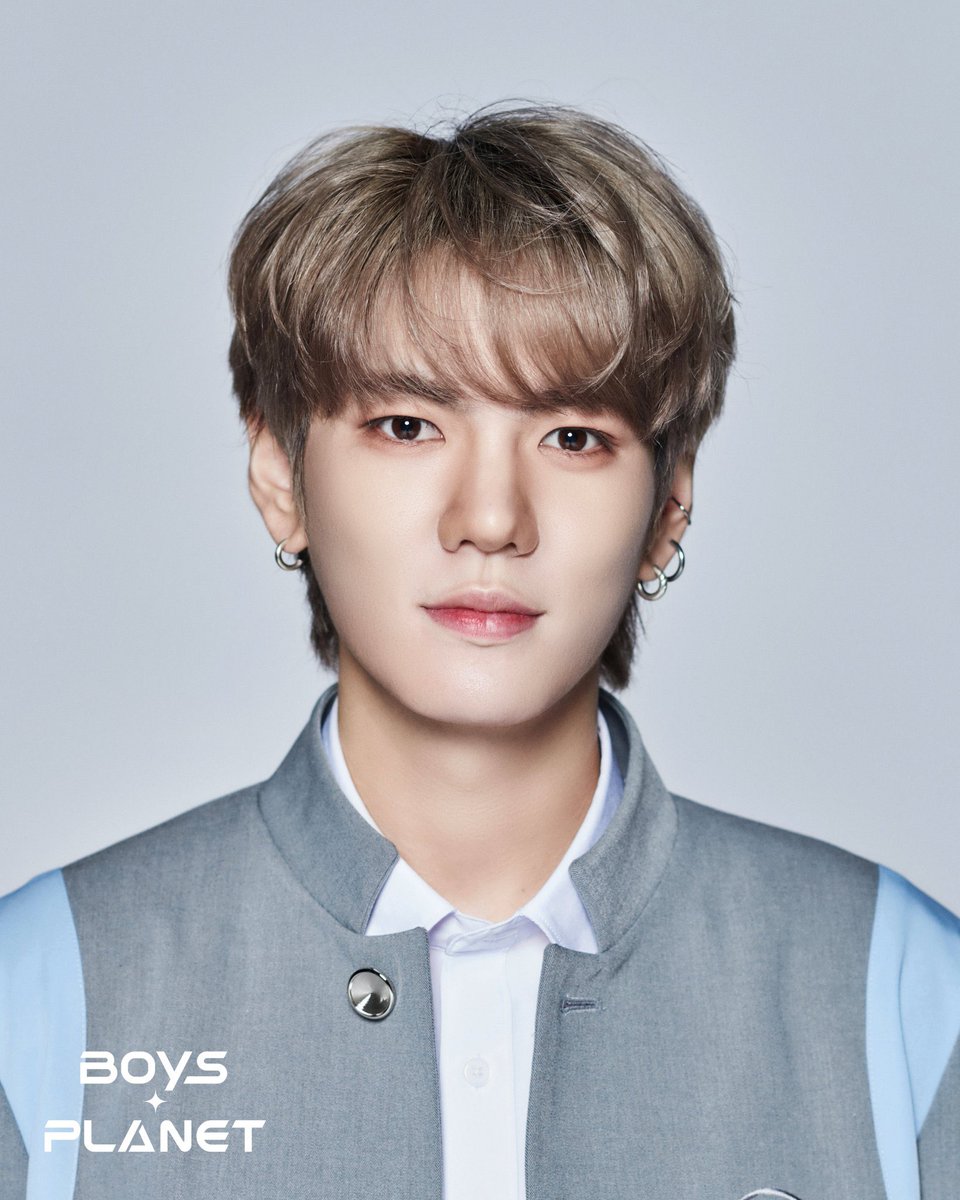 kkulsipID's tweet photo. Selamat sore menjelang malam HONEY10!

Seperti yang sudah kita ketahui, Hwanhee &amp; Dongyeol bakal jadi peserta BOYS PLANET 🥹 nah, malam ini jam 9 malam KST bakalan ada fancam mereka untuk signal song~ https://t.co/5Xcbde0g9p