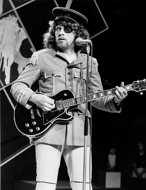 Happy Birthday Jeff Lynne !  - Showdown .
 