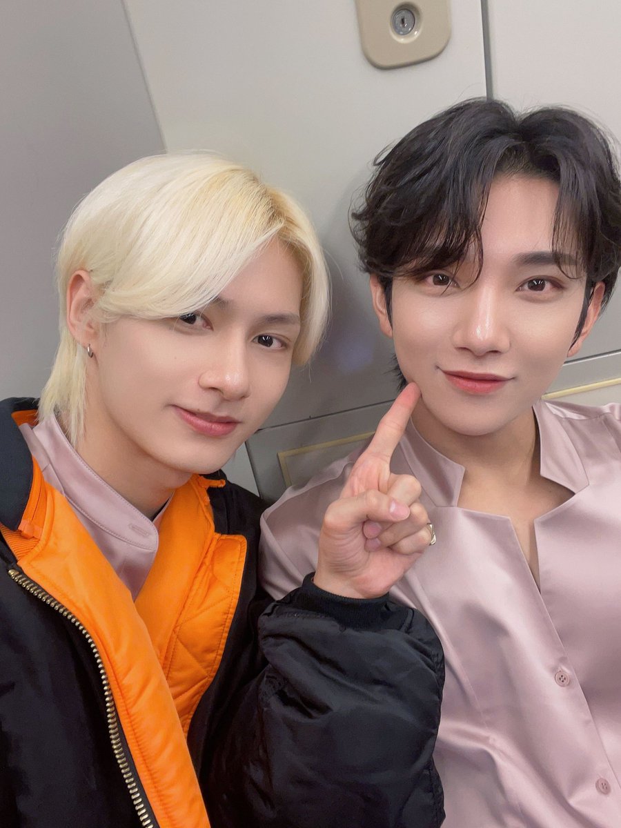 junshua_intl's tweet photo. Happy birthday, Joshua! 🩷✨️ #HappyJisooDay https://t.co/0c7qSmkcvZ