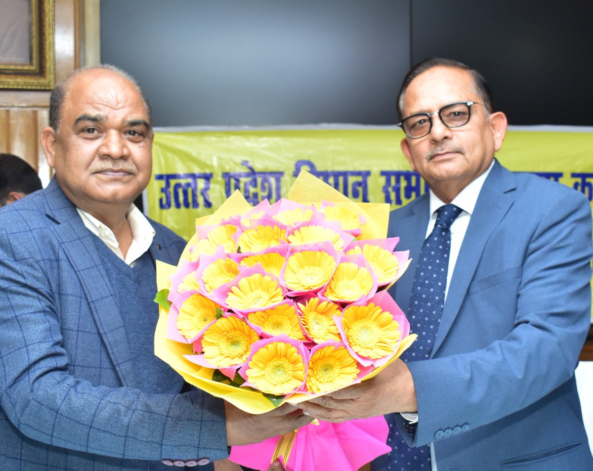 UPVidhansabha's tweet photo. मा० अध्यक्ष श्री सतीश महाना जी ने विधानसभा के वरिष्ठ अधिकारी श्री विजय प्रकाश सिंह "संयुक्त सचिव" एवं श्री सुनील कुमार सिंह "उपसचिव" के पद पर लगातार कार्य करते हुए 31 दिसंबर 2022 को सेवानिवृत्त हो रहे अधिकारियों को अपनी शुभकामनाएं देते हुए उनके उत्तम स्वास्थ्य की कामना की है I https://t.co/PiOQuMGEfN