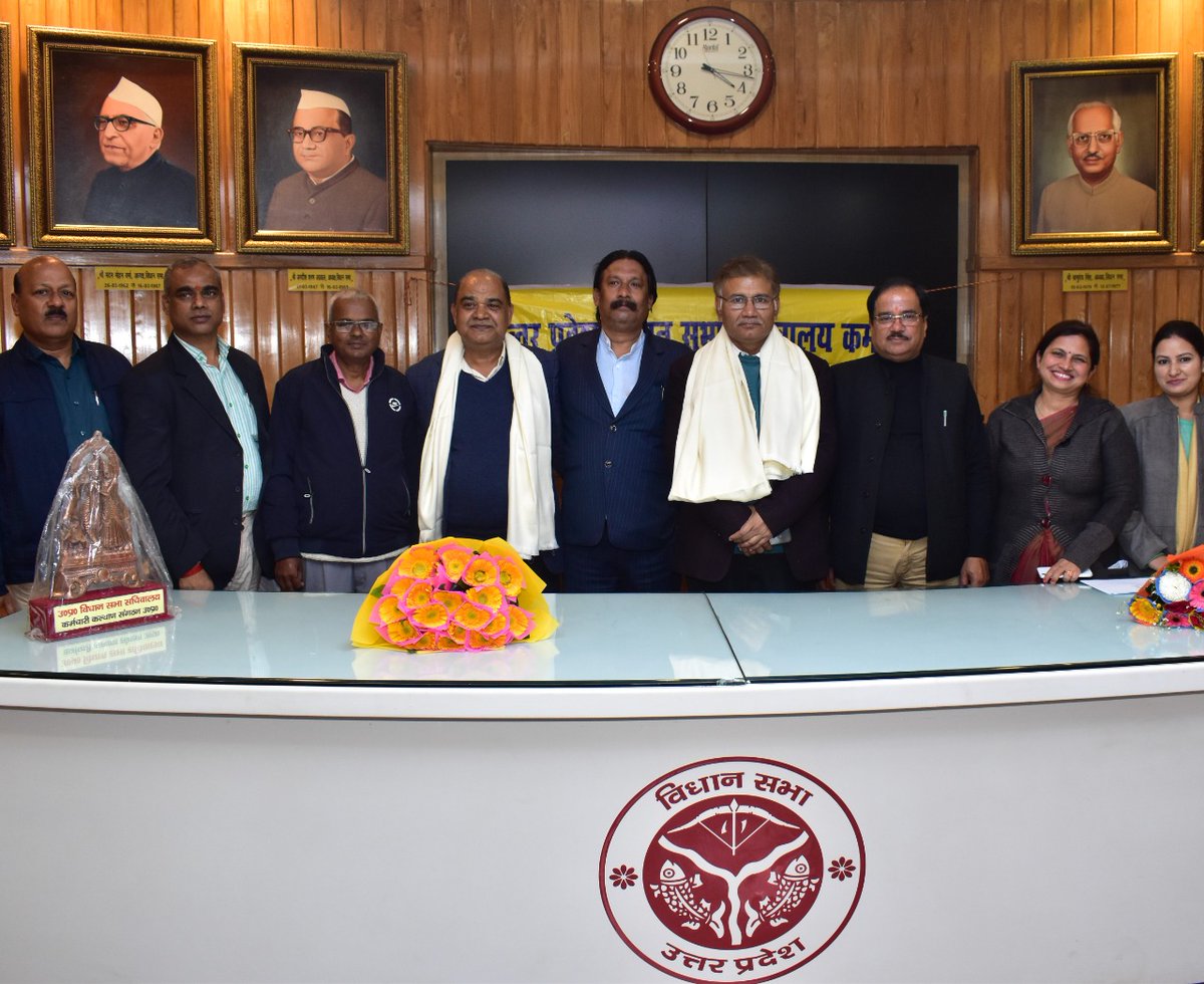 UPVidhansabha's tweet photo. मा० अध्यक्ष श्री सतीश महाना जी ने विधानसभा के वरिष्ठ अधिकारी श्री विजय प्रकाश सिंह "संयुक्त सचिव" एवं श्री सुनील कुमार सिंह "उपसचिव" के पद पर लगातार कार्य करते हुए 31 दिसंबर 2022 को सेवानिवृत्त हो रहे अधिकारियों को अपनी शुभकामनाएं देते हुए उनके उत्तम स्वास्थ्य की कामना की है I https://t.co/PiOQuMGEfN