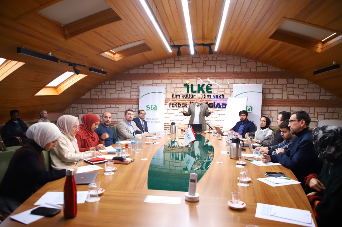 Ahsan_Shafiq's tweet photo. Captivating lecture, interactive sessions and discussion groups ... Senior management from several NGOs and corporations including #D8 #IHH #IDSB #ILKE #MAQASID #ALSHARQ attended Leadership Training conducted by Prof. Basil Mustafa from #Oxford. https://t.co/Auip2HXuJY