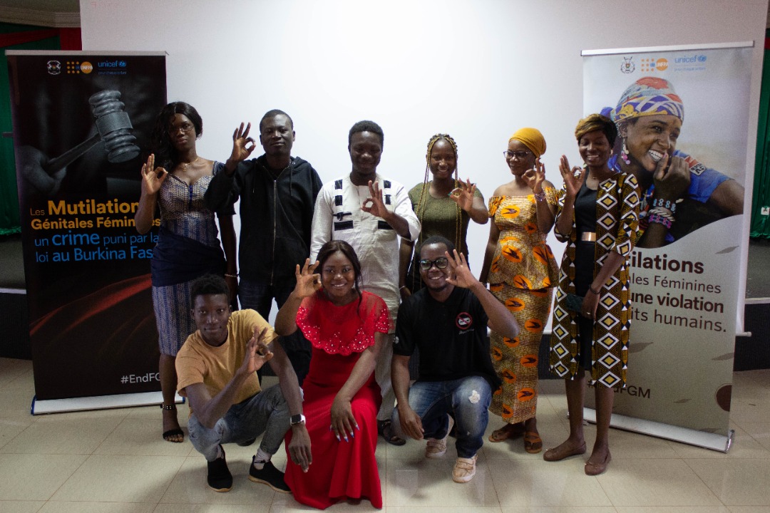 fgm_global's tweet photo. On Dec 27th & 28th, 2022, a meeting was held in #Ouagadougou to report on Burkina Faso's participation in the @fgm_global roundtable against FGM & the establishment of the consortium chapter of the Burkina section.
#UNFPA
#UNICEF
#MINISTRYOFFAMILYANDGENDER
#AFRIAN
#RBJPEMGF https://t.co/GJVzEeUg4A