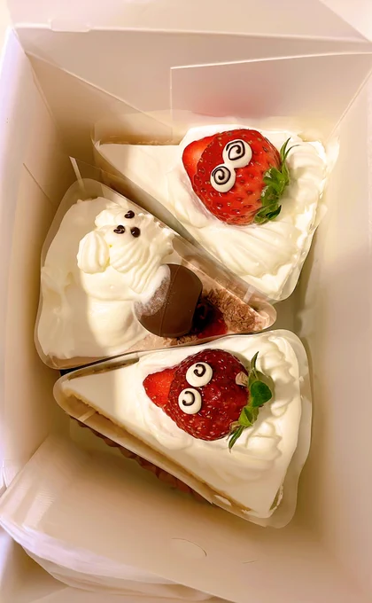 前から気になってた店で買ってきたケーキ 顔ついててかわいい 