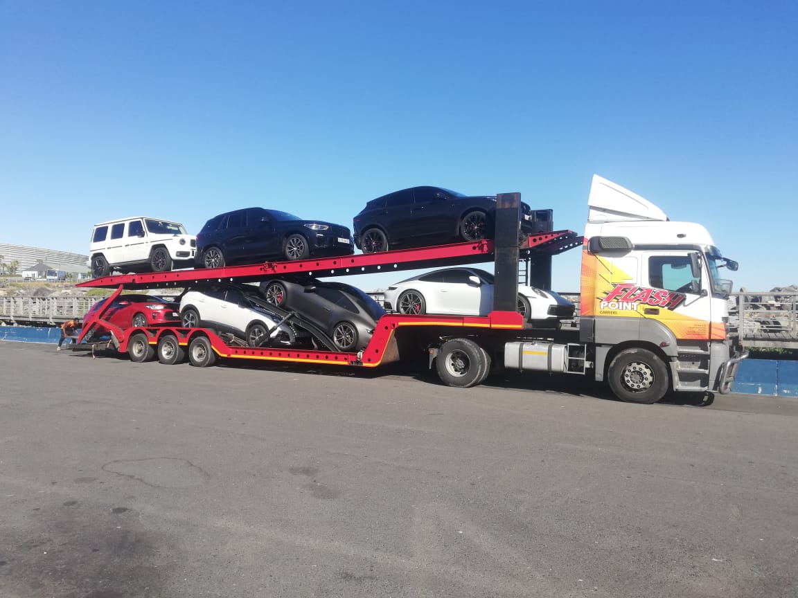TigersNevercry's tweet photo. @CorneliusSharks @Abramjee Where because that guy already offloaded without any car being scratched https://t.co/zZMQ65Mfmi