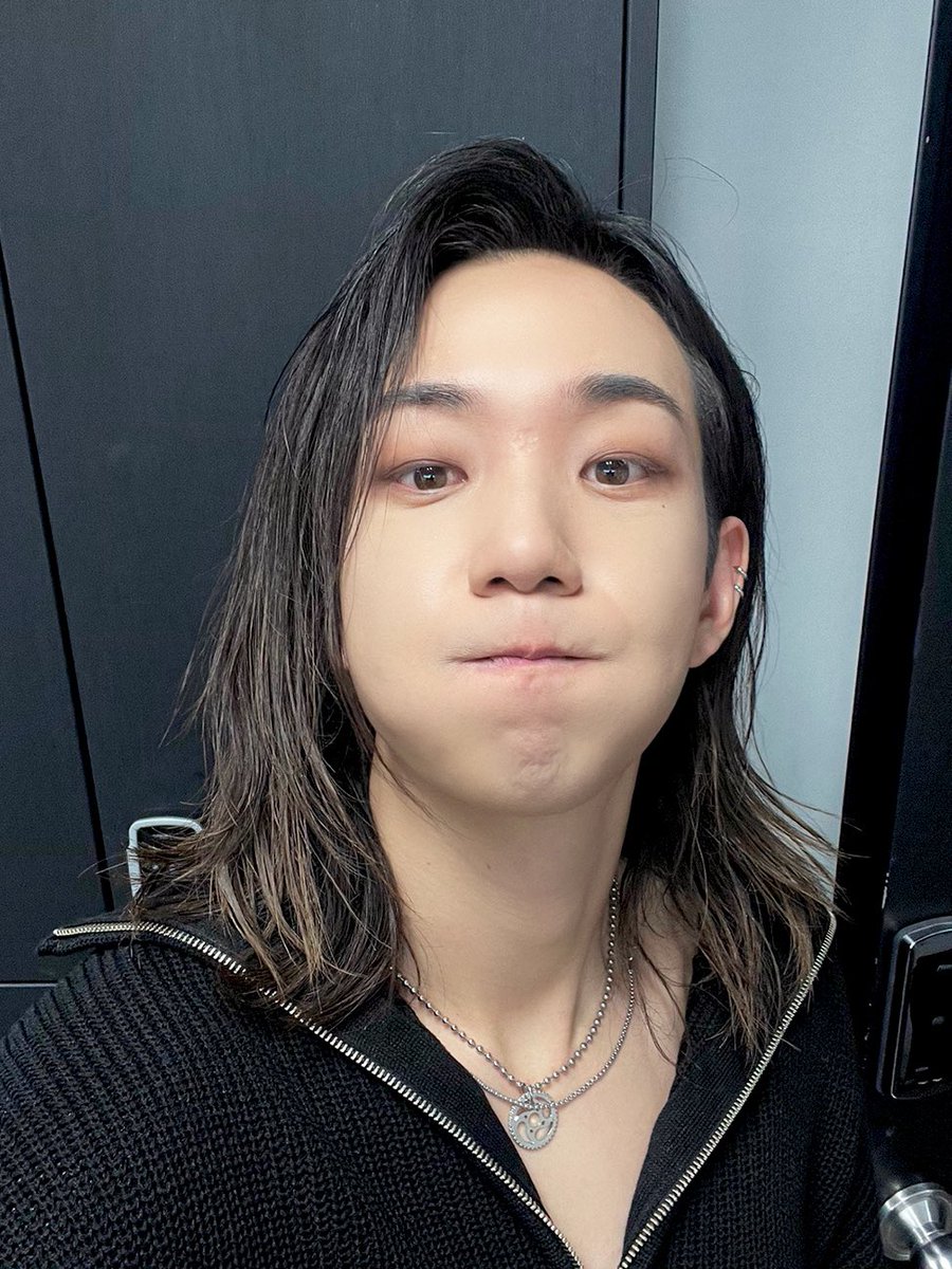 시네마(CNEMA) #카운트다운판타지

2022년 마지막 불금을 시네마와 함께🔥
큰 함성와 응원으로 열기를 더해주신 크레딧 여러분 감사합니다!
남은 연말도 행복하게 보내시기 바랍니다🩶

#CNEMA #시네마
#KiTak #기탁
#KimSeulong #김슬옹
#ByunJeongho #변정호
#ImYoonseong #임윤성