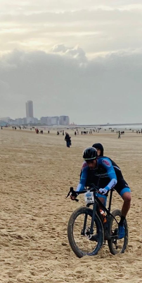 sharpready's tweet image. Knappe prestatie van onze @sharpready #atleten @johnrossclauw @arnoverschaeve @MatthiasSandra2 @TaillieuEvelien #BKBeachrace #Bredene #SharpReadyLifeStyle #VindCyclingProject 💪👌