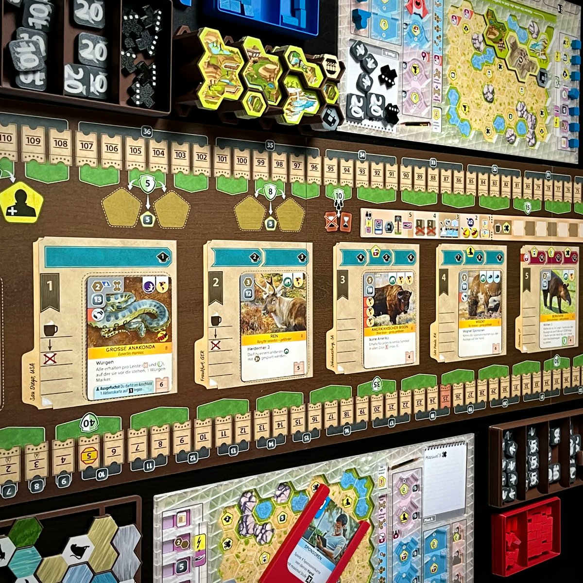 EurohellDesign's tweet image. Everything neatly arranged is part of the enjoyment of eurogames 🙃
What are you playing on New Year‘s Eve? 🎇🍾
 #eurohelldesign #boardgames #arknova