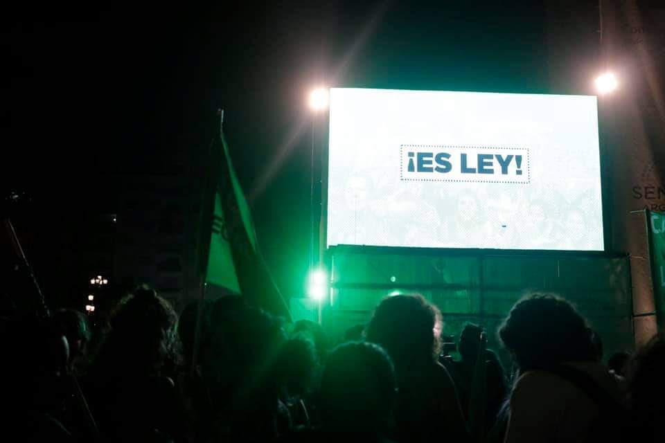 monkfotografia's tweet photo. 2 años de este momento histórico que lo llevamos en nuestros cuerpos, como el derecho a decidir.

@CampAbortoLegal #EsLey #30D #ImplementacionYa https://t.co/STIjSA17FS