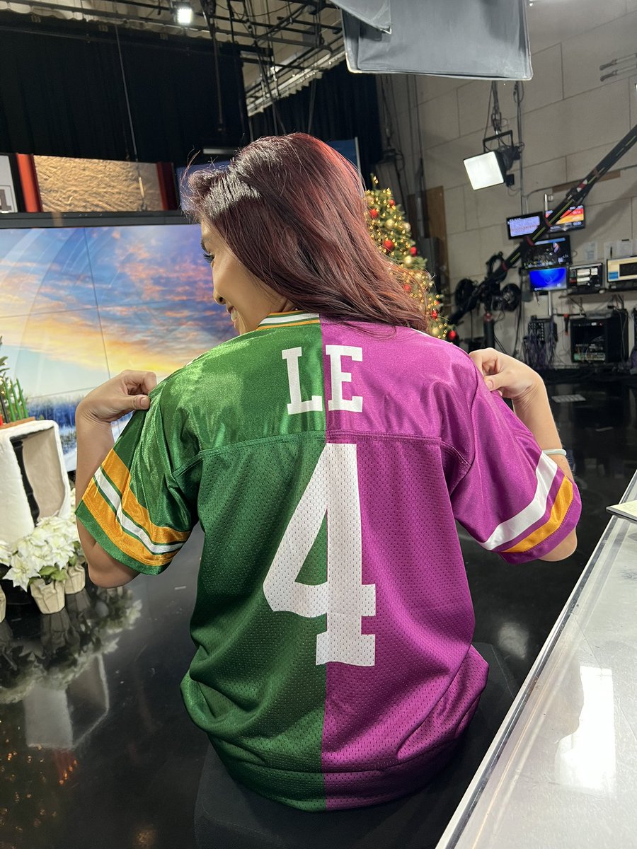 AJHilton_News's tweet photo. WHAT IS THIS?!
@PauleenLe: NO! NO NO NO!
This is just WRONG.
BOTH TEAMS CAN’T WIN. PICK ONE!!!! https://t.co/ZX5JT9qdcW