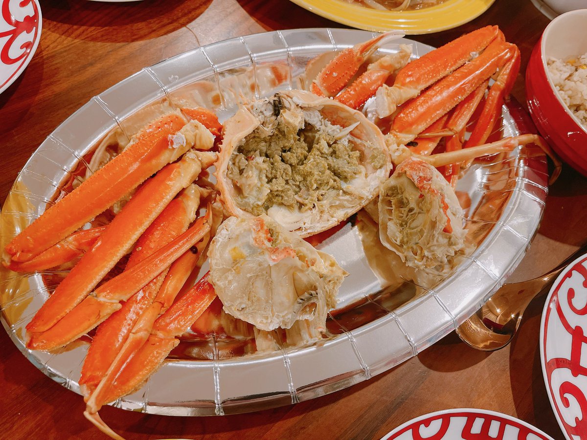 松葉蟹で晩餐作った🤗
新じゃがのシャキシャキのツナsalad
里芋と玉コンの煮付け
鯖とコーンの炊き込みご飯
あと刺身出てくるよ🙏いただきます！ https://t.co/57kHC03aJf