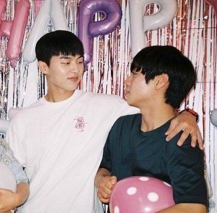 dohyunpill's tweet photo. when youre in a jihoon loving competition and hyunwook is your opponent https://t.co/9JkA03hHBc