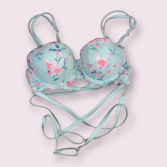 darphenix1's tweet photo. So good I had to share! Check out all the items I'm loving on @Poshmarkapp from @mal_benj #poshmark #fashion #style #shopmycloset #pinkvictoriassecret #talbots #donaldjpliner: https://t.co/pDKMK4UQIG https://t.co/aU8DRrVckL