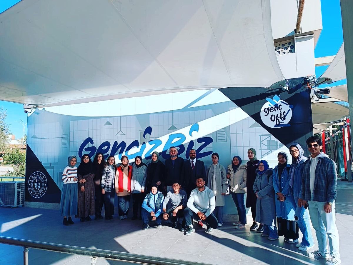 GİV Adana Şubesi olarak bir ilke daha imza atmanın haklı gururunu yaşıyoruz. Çukurova Üniversitesi Genç Ofisle birlikte Girişimci Buluşmaları ana başlığı altında "1 İsim 1000 Tecrübe" programının ilkinde GİV Adana Şubesi Yönetim Kurulu Üyemiz aynı zamanda Akademi Konseyi Başkanı