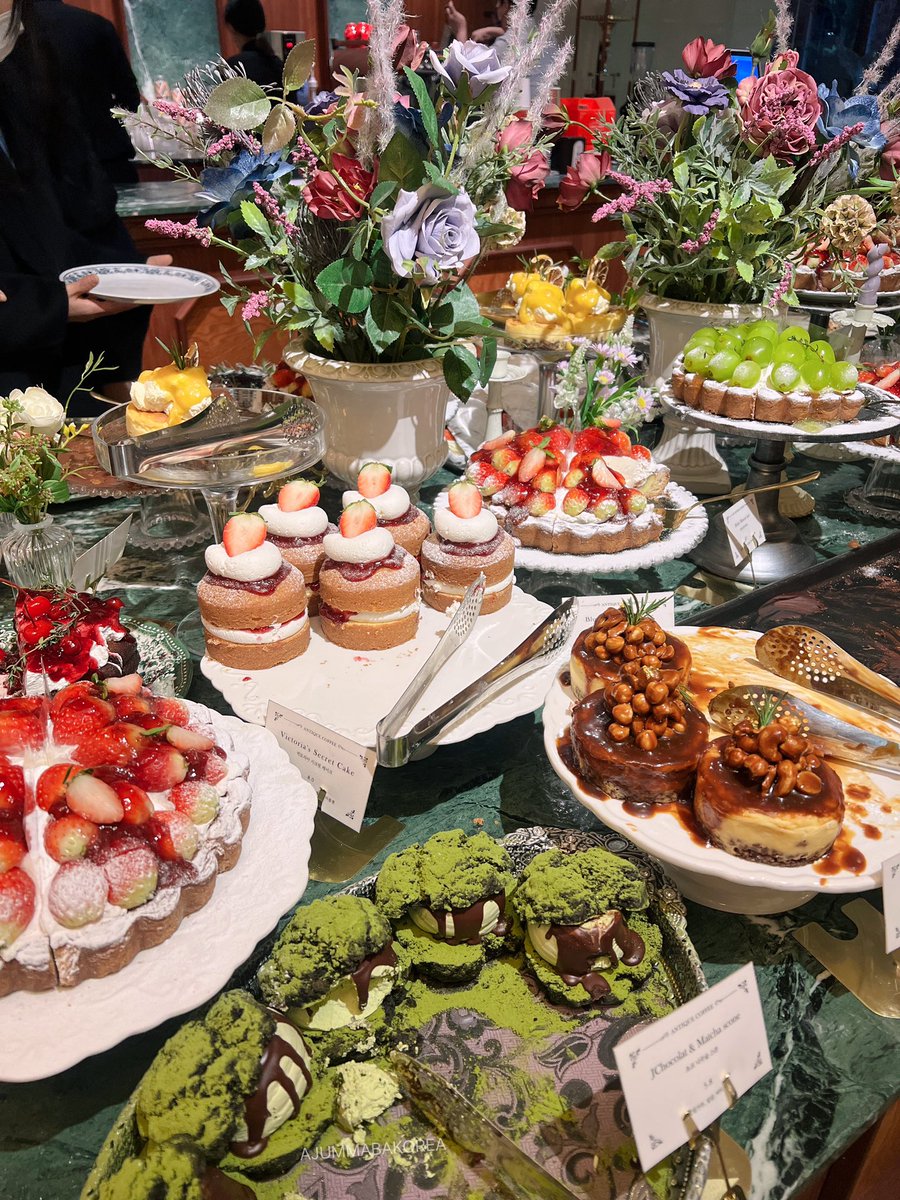 ajummabakorea's tweet photo. #รีวิวเกาหลี 🇰🇷 ร้านแมสแล้วอร่อยด้วยก็มีเยอะน้า คาเฟ่ถ่ายรูปสวย อร่อยอีกร้าน แนะนำเลย ร้าน Antique coffee ยอนนัม ดีงามมาก กินเกือบหมดทุกเมนูแล้วบอกเลยว่าดีๆๆ 🥹 หลังๆคิวเยอะก็ซื้อกลับมากินที่ห้อง ชอบมาก ไปลองได้เลย ร้านถ่ายรูปสวยด้วยค่า
📍 แนะนำ เมนูสตรอเบอร์รี่ กับครัวซองต์(1) https://t.co/FUdyuvUqnC