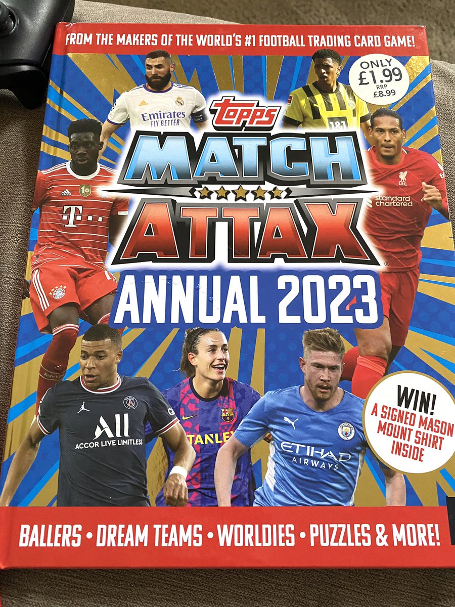 JadieJadeK's tweet photo. @ToppsMatchAttax @BBCOne @GaryLineker @markchapman Please can we see more women players on front of the annuals? Kind regards The Next Generation ✌️ https://t.co/jkyq8aPNrV