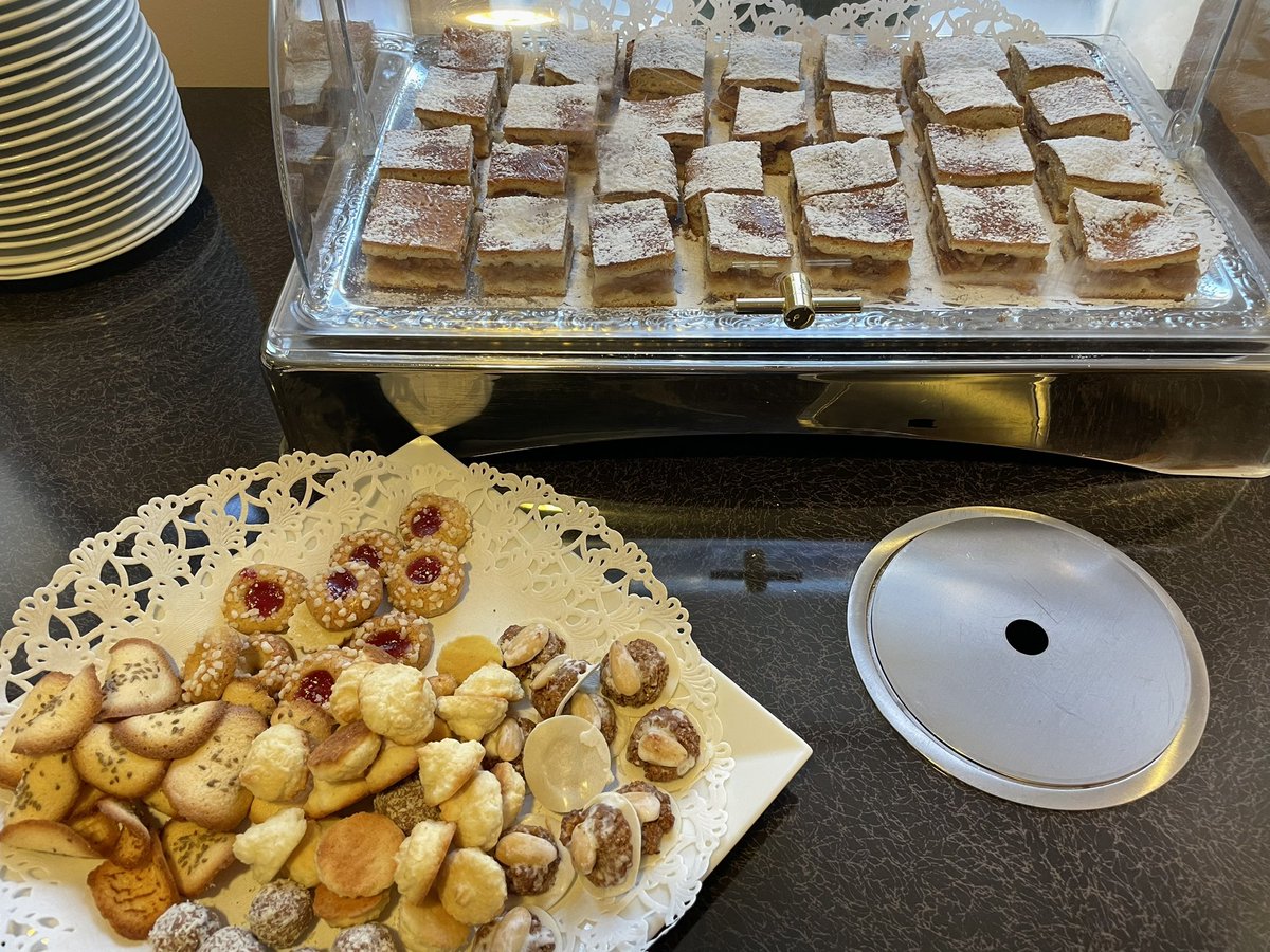 LandauDaniel's tweet photo. Oopsie, die nächste Verwöhnung 😍 #Weinlandhof #Gamlitz 🙏😊 https://t.co/ztqL15qckx