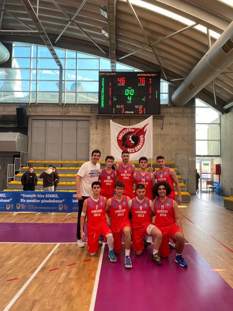 BK_Luleburgaz's tweet photo. Okul sporları müsabakalarında Genç Erkek takımımız Kepirtepe Anadolu Lisesini 76-46 mağlup ederek İlçe Şampiyonu olmuştur 🏆 Öğrencilerimizi ve emeği geçen öğretmenimizi tebrik eder, başarılarının devamını dileriz ❤️💙🏆 🥇 https://t.co/3omY1vKsaQ