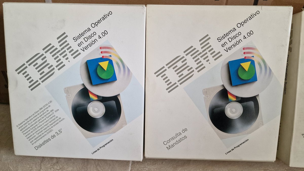 bhenblod's tweet photo. IBM PC DOS, big boxes para sus versiones 4.0, 5.0 y 6.1 (1988, 1991 y 1993 respectivamente). Un sistema operativo de IBM, que contrató a Microsoft en sus inicios para desarrollarlo, y que comparte el mismo origen que MS-DOS, aunque éste fue mucho más conocido posteriormente. https://t.co/SD9WNHpHfn