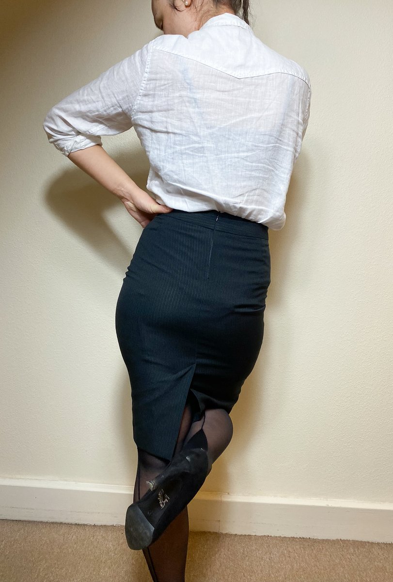 Suspender Bumps on Twitter: "RT @kinky_sarah_: Dressed for meetings and spreadsheets, but