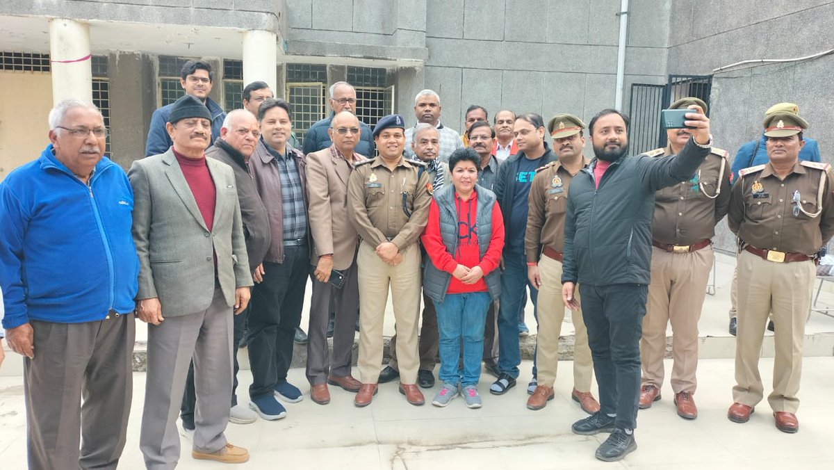 ACP II Noida (@acp2noida) on Twitter photo рдЖрдЬ рджрд┐рдирд╛рдВрдХ 30.12.2022 рдХреЛ RWA-61 рд╡ рдкреБрд▓рд┐рд╕ рдХреА рдЧреЛрд╖реНрдареА рдЖрдпреЛрдЬрд┐рдд рдХреА рдЧрдпреА рдЧреЛрд╖реНрдареА рдореЗрдВ рд╕рдореНрдорд┐рд▓рд┐рдд рд╡реНрдпрдХреНрддрд┐рдпреЛрдВ рдХреЛ рдЕрдкрд░рд╛рдзреЛ рд╕реЗ рд╕рддрд░реНрдХ рд░рд╣рдиреЗ рдХреЗ рд╕рдВрдмрдВрдз рдореЗрдВ рдЬрд╛рдирдХрд╛рд░реА рджреА рдЧрдИ рд╡ рдЬрд╛рдЧрд░реБрдХ рдХрд┐рдпрд╛ рдЧрдпрд╛ рдПрд╡рдо рдЖрд░рдбрдмреНрд▓реВрдП рдХреЗ рдкрджрд╛рдзрд┐рдХрд╛рд░рд┐рдпреЛрдВ рдХреЗ рд╕рд╛рде рдЙрдирдХреА рд╕рдорд╕реНрдпрд╛рдУрдВ рдХреЛ рд╕реБрдирдХрд░ рд╢реАрдШреНрд░ рд╣реА рдирд┐рд░рд╛рдХрд░рдг рдХрд░рдиреЗ рдХрд╛ рдЖрд╢реНрд╡рд╛рд╕рди рджрд┐рдпрд╛ рдЧрдпрд╛ ред рдЖрдЬ рджрд┐рдирд╛рдВрдХ 30.12.2022 рдХреЛ RWA-61 рд╡ рдкреБрд▓рд┐рд╕ рдХреА рдЧреЛрд╖реНрдареА рдЖрдпреЛрдЬрд┐рдд рдХреА рдЧрдпреА рдЧреЛрд╖реНрдареА рдореЗрдВ рд╕рдореНрдорд┐рд▓рд┐рдд рд╡реНрдпрдХреНрддрд┐рдпреЛрдВ рдХреЛ рдЕрдкрд░рд╛рдзреЛ рд╕реЗ рд╕рддрд░реНрдХ рд░рд╣рдиреЗ рдХреЗ рд╕рдВрдмрдВрдз рдореЗрдВ рдЬрд╛рдирдХрд╛рд░реА рджреА рдЧрдИ рд╡ рдЬрд╛рдЧрд░реБрдХ рдХрд┐рдпрд╛ рдЧрдпрд╛ рдПрд╡рдо рдЖрд░рдбрдмреНрд▓реВрдП рдХреЗ рдкрджрд╛рдзрд┐рдХрд╛рд░рд┐рдпреЛрдВ рдХреЗ рд╕рд╛рде рдЙрдирдХреА рд╕рдорд╕реНрдпрд╛рдУрдВ рдХреЛ рд╕реБрдирдХрд░ рд╢реАрдШреНрд░ рд╣реА рдирд┐рд░рд╛рдХрд░рдг рдХрд░рдиреЗ рдХрд╛ рдЖрд╢реНрд╡рд╛рд╕рди рджрд┐рдпрд╛ рдЧрдпрд╛ ред