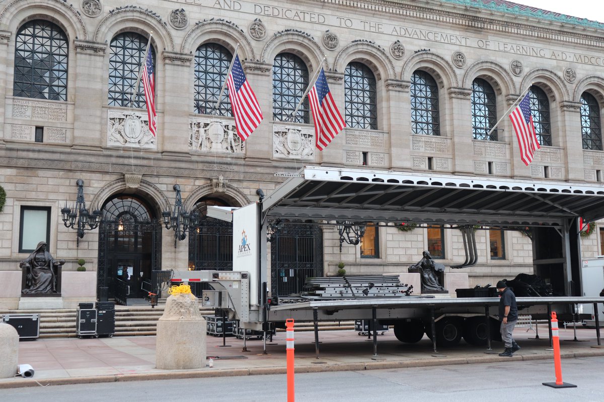 JamesRojasNews's tweet photo. Preparations are underway at Copley Square Mall for Boston's big #NewYearsEveParty! #BostonFirstNight #FirstNight @wbznewsradio https://t.co/yq74y2gsnR