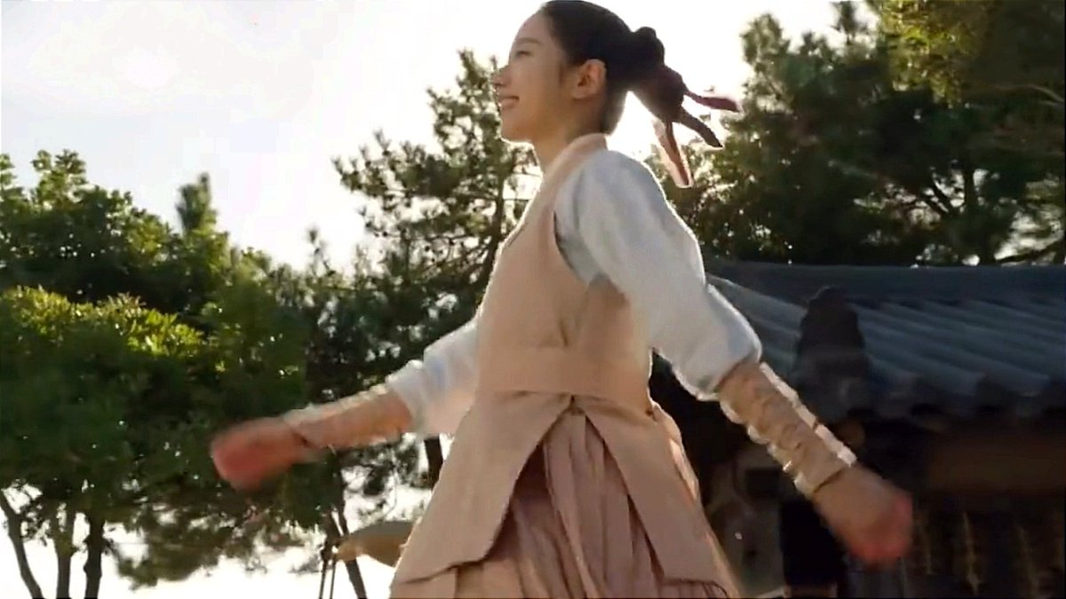 cosmosbona's tweet photo. princess lee yeonju... kim jiyeon the woman that you are... https://t.co/4kb2Yw1vnU