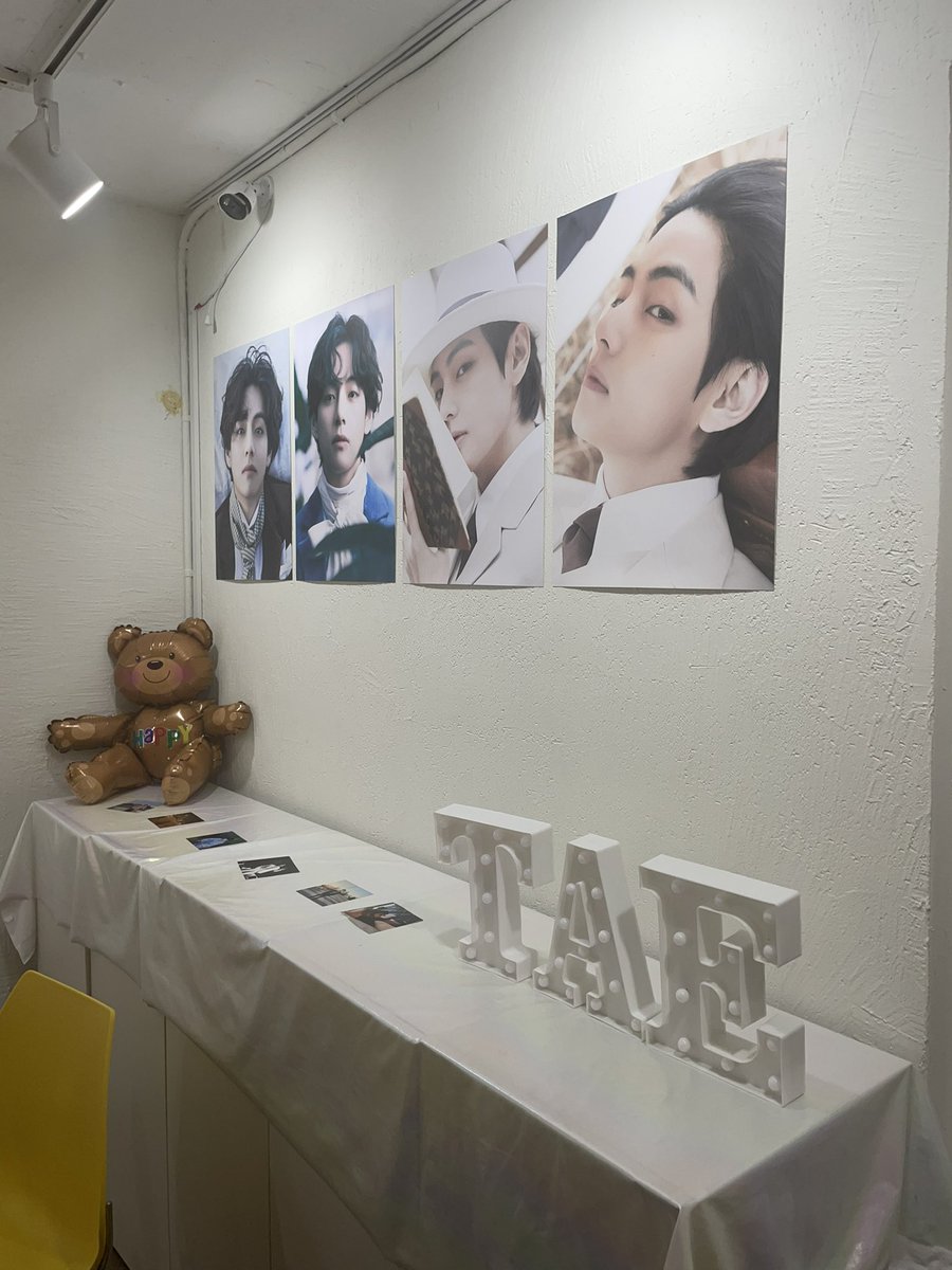 outrokooky's tweet photo. Happy Birthday Taeeee! One of my last activities in Korea was going to the birthday cup sleeve events, had a blast and got cute merch
@BTS_twt https://t.co/Y1xy2tWtAH