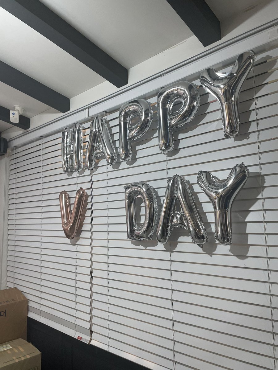 outrokooky's tweet photo. Happy Birthday Taeeee! One of my last activities in Korea was going to the birthday cup sleeve events, had a blast and got cute merch
@BTS_twt https://t.co/Y1xy2tWtAH