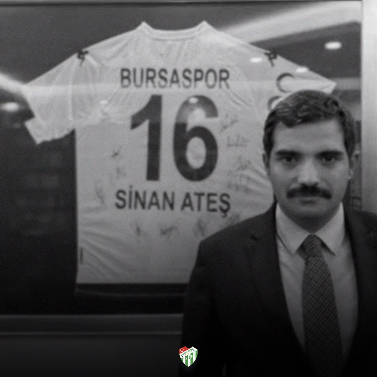 Her şartta kulübümüzün yanında olduğunu gösteren Ülkü Ocakları Eski Başkanı Sinan Ateş'in vefat haberini büyük bir üzüntü içerisinde öğrenmiş bulunmaktayız. 
Merhuma Allah’tan rahmet; ailesi, yakınları ve camiamıza başsağlığı diliyoruz.