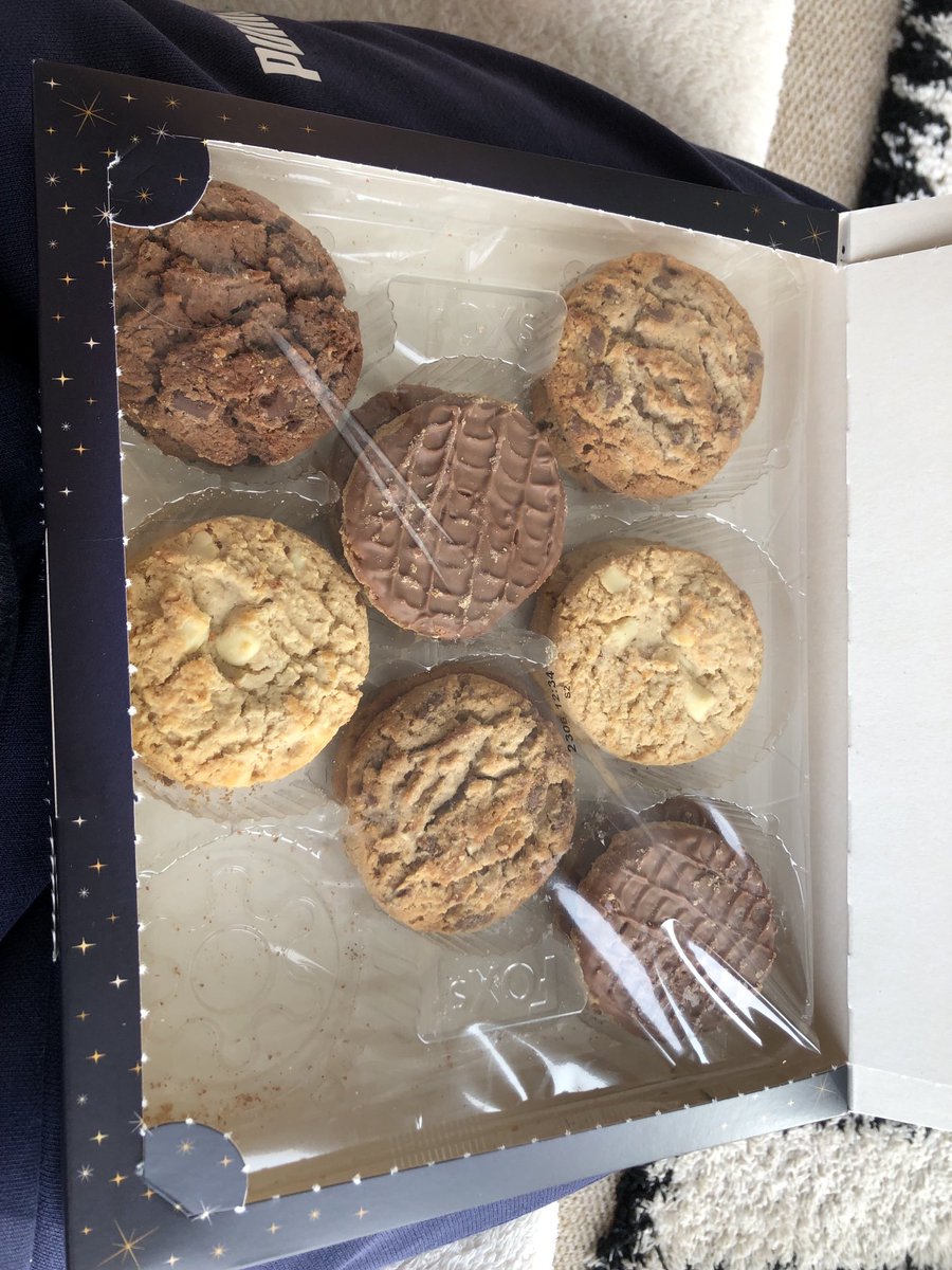 L5efie's tweet photo. ⁦@foxs_biscuits⁩ gutted to find that we were 2 cookies missing during our Christmas get together. https://t.co/fkMVYoTwPo