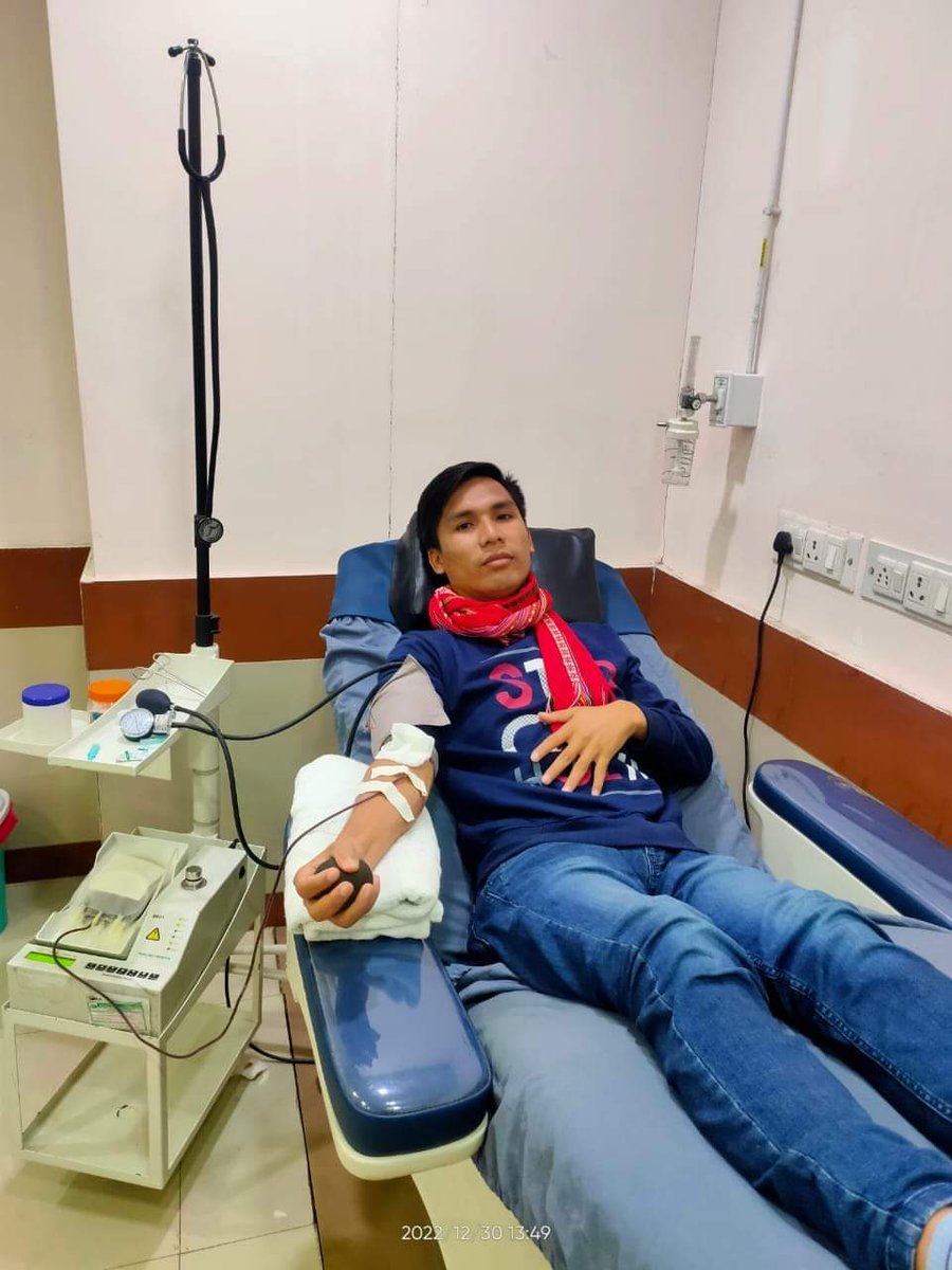 SfiKhowai's tweet photo. SFI'এর ৫৩তম প্রতিষ্ঠা দিবসে একজন ডায়ালাইসিস রোগীর রক্তের প্রয়োজনে জরুরি ভিত্তিতে ILS হাসপাতালের ব্লাড ব্যাঙ্কে রক্তদান করেন SFI'এর কেন্দ্রীয় কমিটির সদস্য তথা TSU'র সাধারণ সম্পাদক কমরেড সুজিত ত্রিপুরা।। https://t.co/uBogpAFyQj