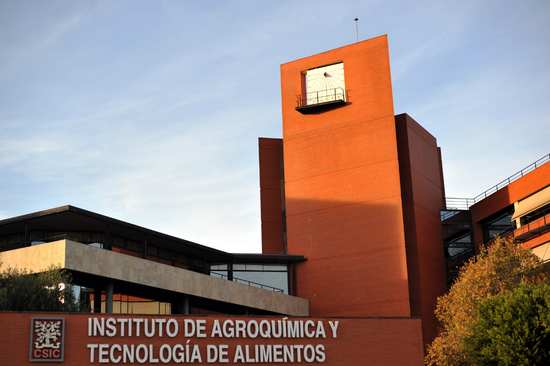 iata_csic's tweet photo. ❗ 📢 🔴 We are offering 10 PhD opportunities for researchers interested to work in an institute of excellence related to food science and technology. 

🗓 Deadline: up to the 13 of January 2023

📧 Contact: international@iata.csic.es 

🔗More information: https://t.co/ukRjHo5QMO https://t.co/eBpNOn1DbQ
