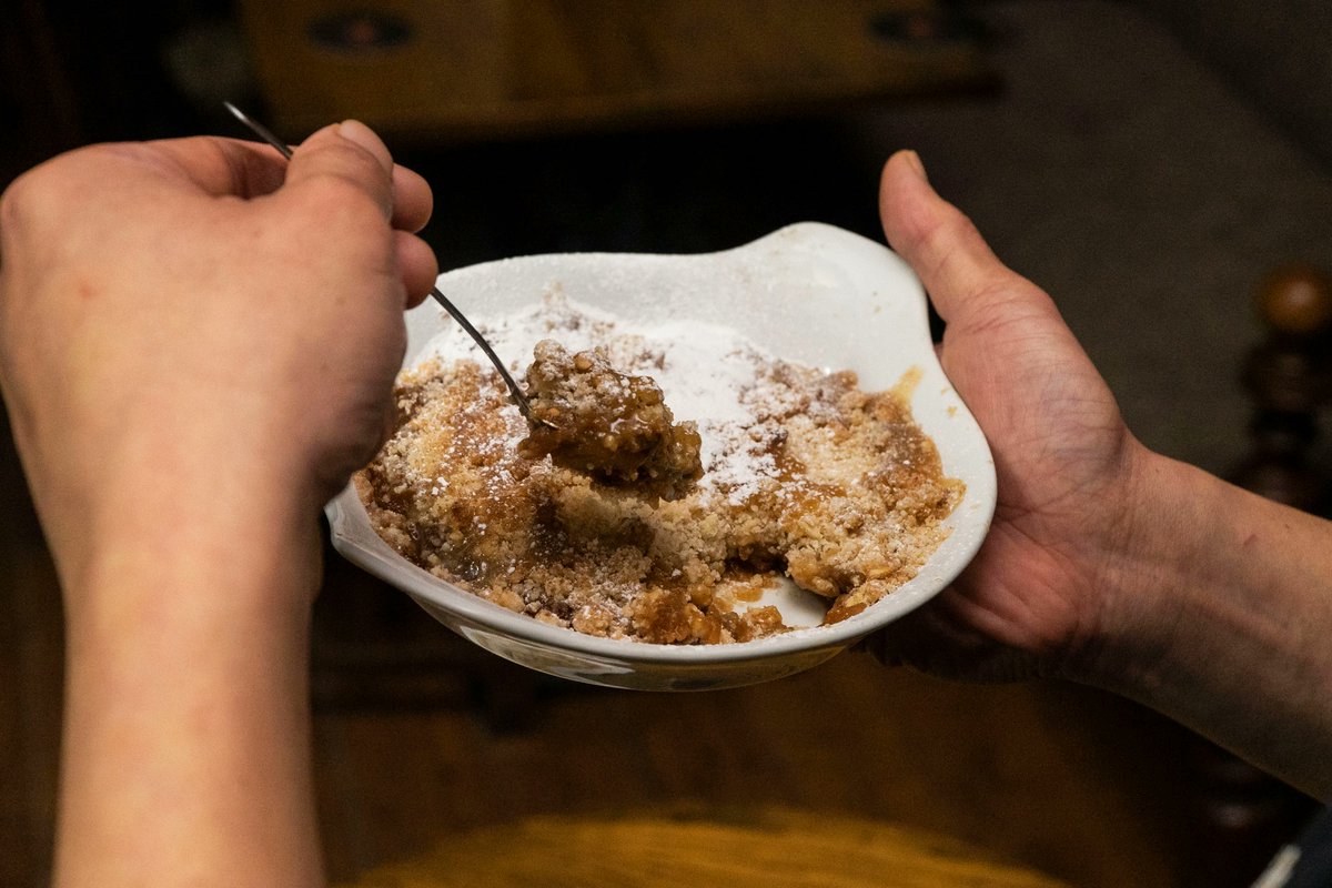 Warming desserts – perfect for winter! Have you tried our apple crumble yet? 😍 Order online at: guiltypleasures.uk 

#GuiltyPleasuresTakeaway #AppleCrumble #HomemadeDesserts #TakeawayDesserts #PubFood #TakeawayInspo #Burgers #Macclesfield #PubGrub #PubBurger #Stockport