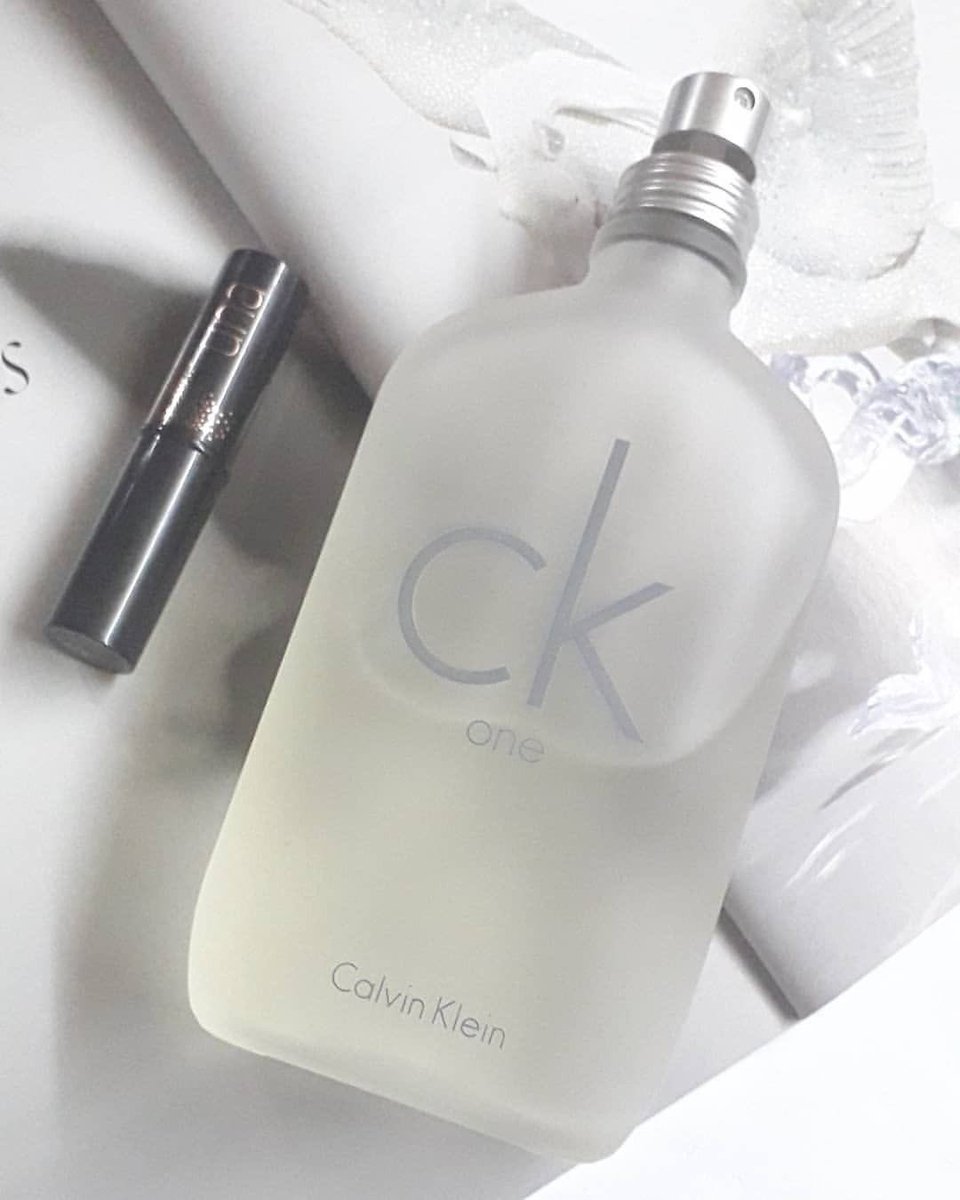 JIRAMATEHINST's tweet photo. คุณซินเธียร์ ( @cyNtHiA_JRMS ) สุ่มได้หมายเลข 27 คือ น้ำหอม ( Calvin Klein CK One ) จากคุณหมอทัช “หมอไม่รู้ว่าคนได้รับจะเป็นใคร เลยพยายามเลือกของที่กลาง ๆ ที่สุดมาครับ น้ำหอมตัวนี้มีความเป็น unisex และกลิ่นก็กลาง ๆ คนไม่ค่อยใช้น้ำหอมก็คงจะใช้ได้ด้วย หวังว่าจะชอบนะครับ 😉” https://t.co/yvOnCPyZGp