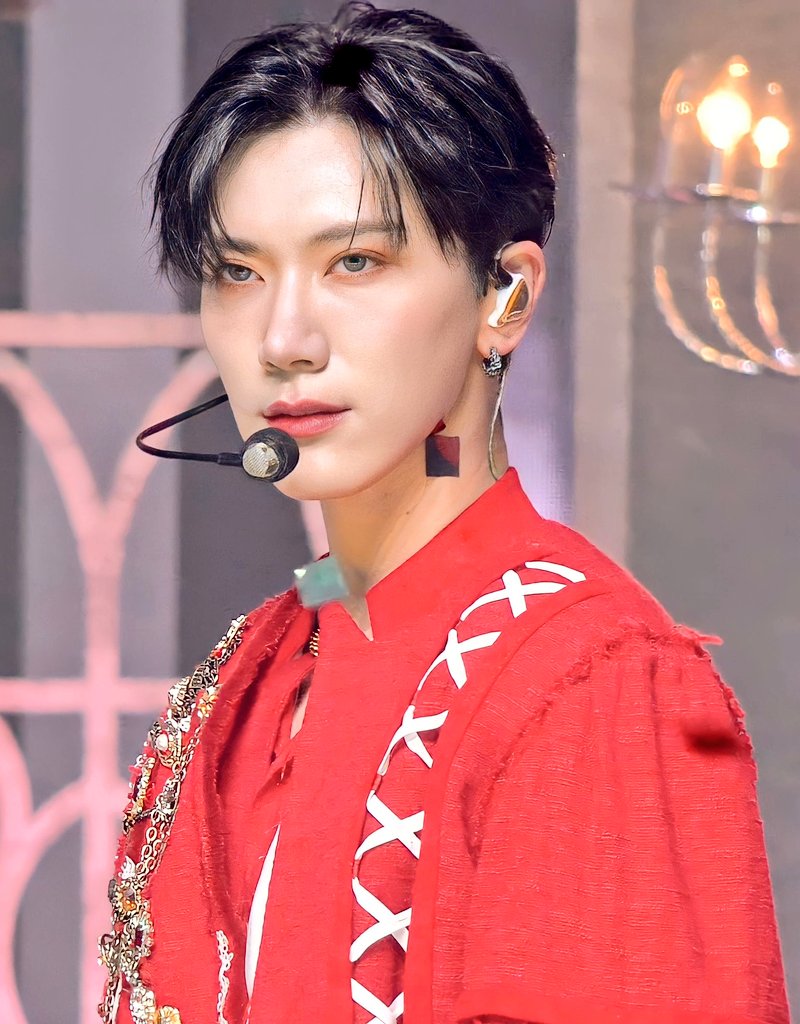 DOJAETENFILE's tweet photo. Jaehyun &amp; Ten on stage >>>> https://t.co/O1OwYzkGCf