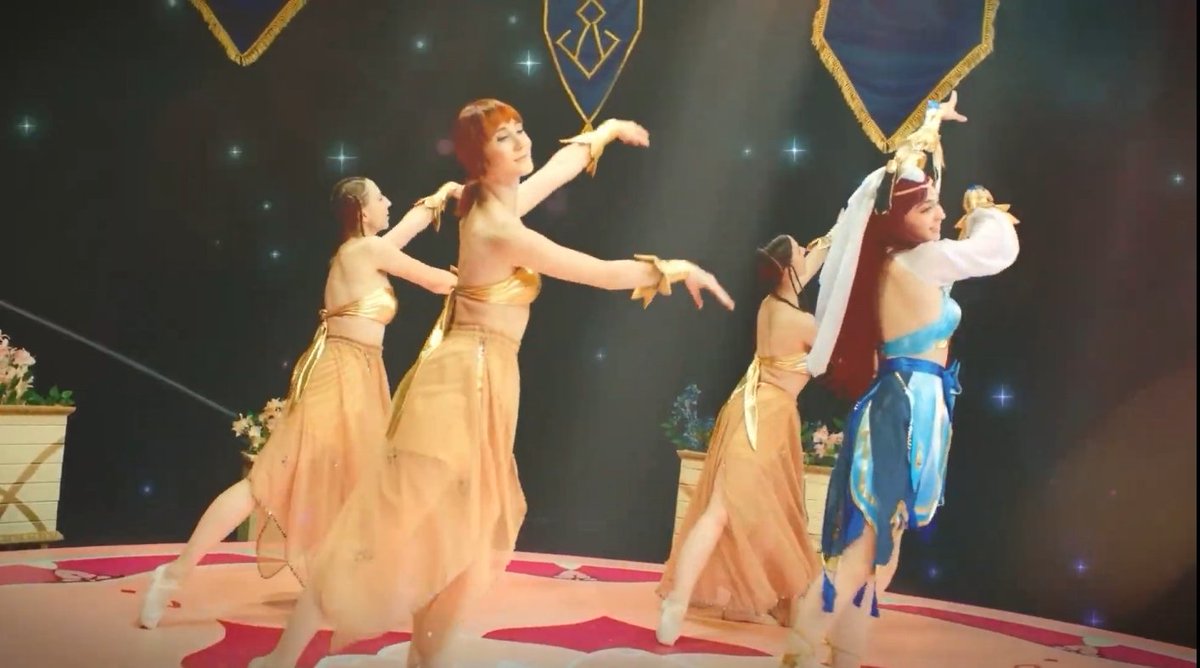 GenshinUpdate's tweet photo. Nilou dance!
The cosplayer is stunningggg https://t.co/PVvstZgwgD