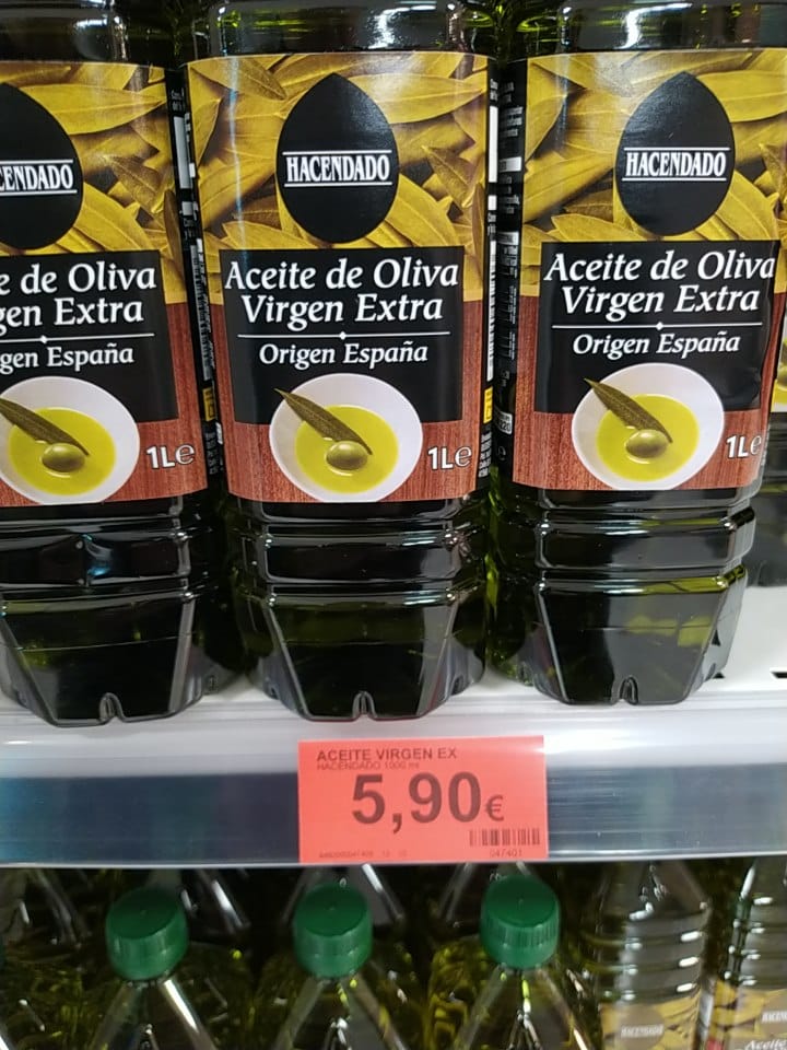manolo_ct's tweet photo. Mercadona acaba de subir su aceite virgen extra 45 céntimos de golpe, pasa de 5,45 a 5,90. Para los que dicen que con el IVA las empresas no pueden ganar dinero. https://t.co/XGPVPiw1cm