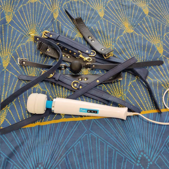 3 pic. Thanks @EuropeMagicWand for providing spare parts to repair my beloved wand that broke 3 years