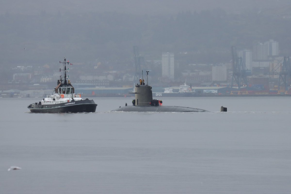 WarshipCam's tweet photo. French Navy Rubis-class nuclear attack submarine FS Amethyste (S605) leaving Faslane, Scotland - December 30, 2022 #fsamethyste #s605
SRC: TW-@MichaelJWC626 https://t.co/EDCi6gJNeF