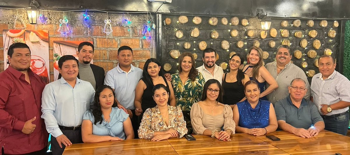 veronicabad's tweet photo. #CenaDeFinDeAño2022

Brindo por los buenos amig@s y los nuevos objetivos. Buen viaje en el Año Nuevo #2023, con felicidad, alegría y mucha fortaleza
!Salud!
@alexismier4 @gemamoreiraec
@MiguelWildember @BoscoVera
@ShirleyML15 @Gabycarreno05 @KiraCabrera9 @josalex4 @EloyQuinteroM https://t.co/xl5BkWjXfc